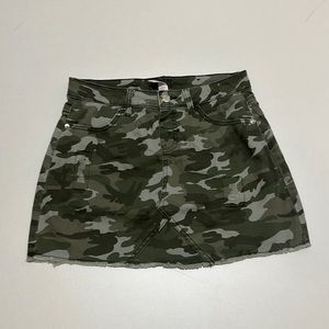 GIRLS JUSTICE CAMO MINI SKIRT WITH BUILT IN SHORTS IN SIZE 14